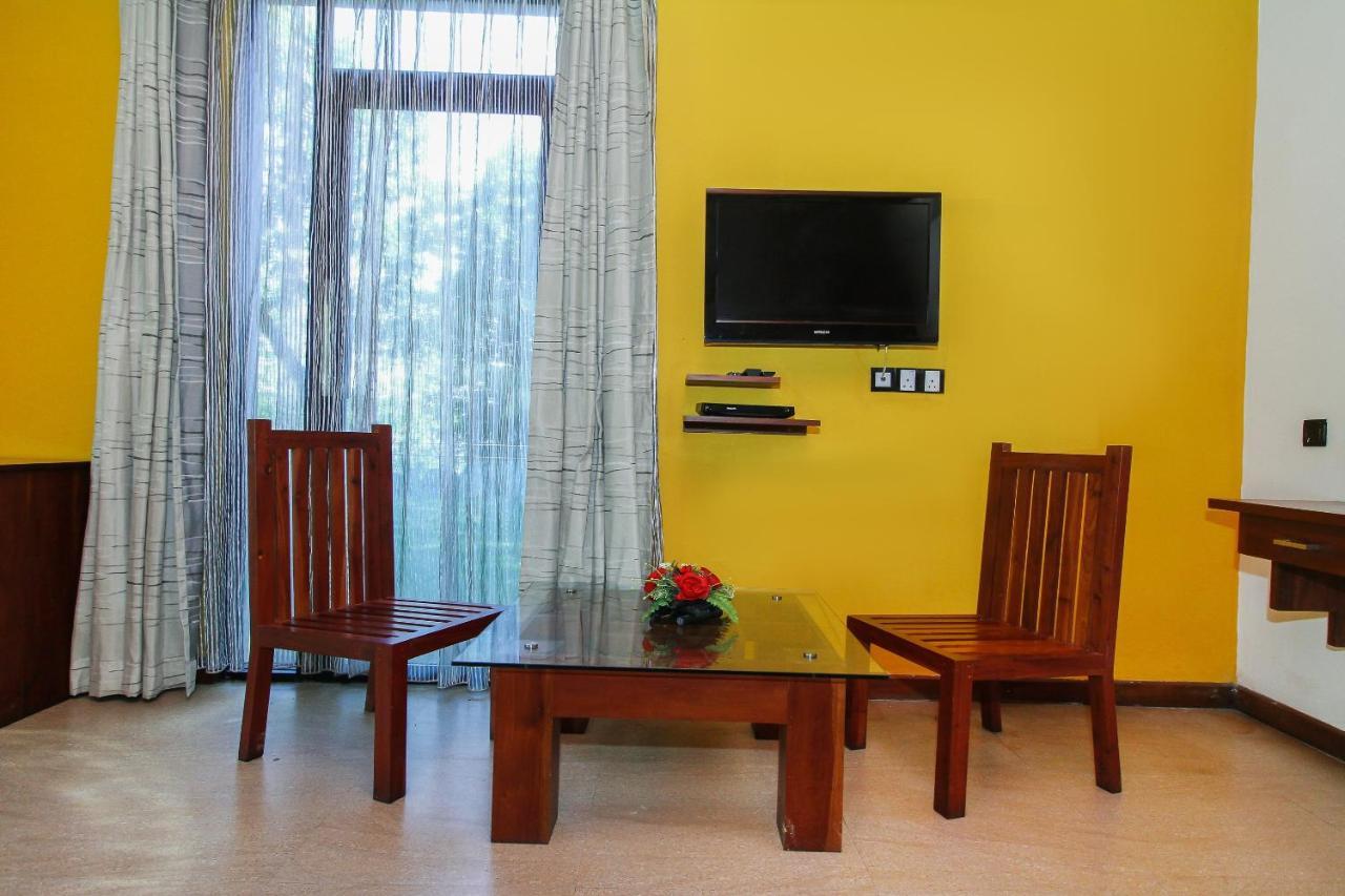 Oyo 471 Randiya Hotel Moratuwa Kültér fotó