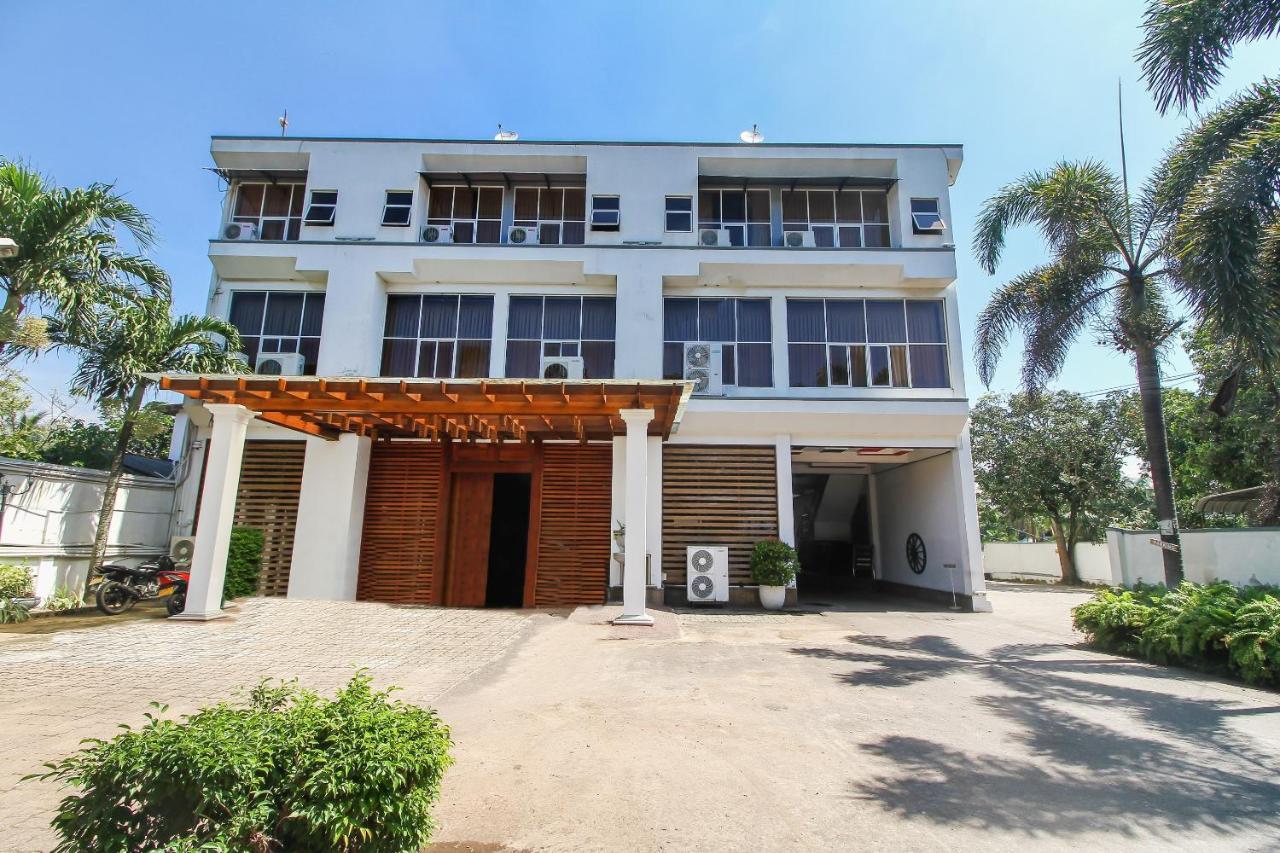 Oyo 471 Randiya Hotel Moratuwa Kültér fotó